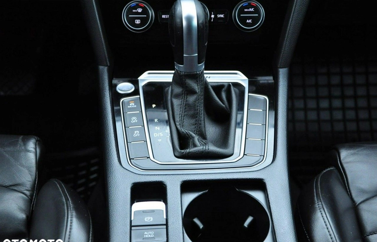 Volkswagen Passat cena 59900 przebieg: 269000, rok produkcji 2014 z Wojcieszów małe 781